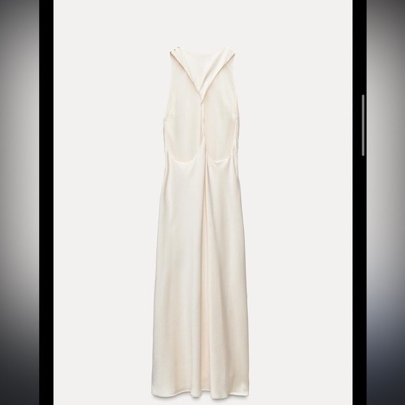 Elegant Cream Sleeveless Dress - Picture 5 of 8